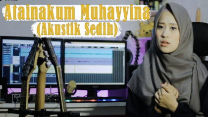Lirik sholawat Ataynakum Muhayina tulisan arab latin dan artinya. Lirik lagu sholawat Ataynakum Muhayina أَتَيْنَاكُمْ مُحَيِّيْنَا tulisan arab latin terjemah