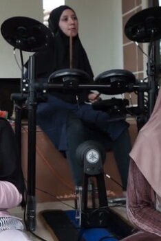 Sajadah Merah Viral di TikTok Sajadah Merah yang Viral di TikTok. Lirik Lagu Sajadah Merah Viral di TikTok.