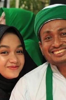 Ning Umi Laila Ceramah Bareng Ayahnya. Pengajian Ning Umi Laila Bersama Ayahnya KH Edy Rahmatullah Kiai Granat