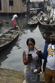 Sipjos.com - Makoko desa terapung yang terletak di Lagos, Nigeria. Makoko Desa Terapung Paling Kotor di Dunia Yang Dihuni Ribuan Orang