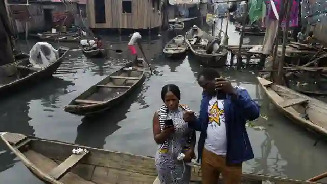 Sipjos.com - Makoko desa terapung yang terletak di Lagos, Nigeria. Makoko Desa Terapung Paling Kotor di Dunia Yang Dihuni Ribuan Orang