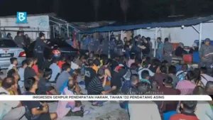 Malaysia Temukan Perkampungan Ilegal Di Ladang Sawit. Video: Imigrasi Malaysia Grebek Perkampungan Ilegal 132 WNI Di Tahan