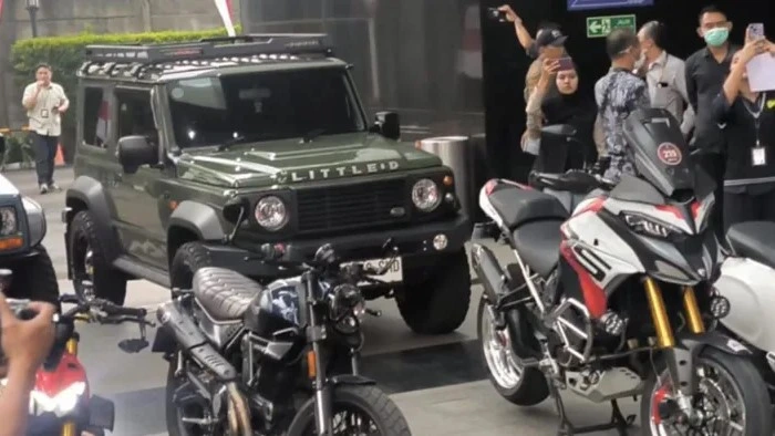 KPK Pamerkan Mobil Motor Barang Bukti OTT Wamenaker Immanuel Ebenezer