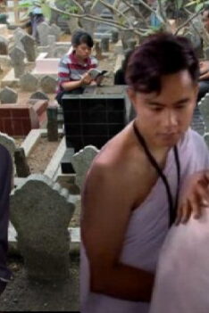 Acak-acak Makam Keluarga Jokowi, Roy Suryo CS Dikutuk Netizen: Tak Punya Adab!