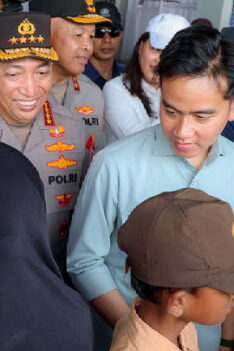 Gibran Tanam Jagung dan Tebar 80 Ribu Benih Ikan Nila Di Tangerang Banten