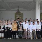 Sipjos.com - Jelang Hari Santri Nasional, Gibran Ajak Ratusan Santri Jelajah Istana dan Monas