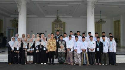 Sipjos.com - Jelang Hari Santri Nasional, Gibran Ajak Ratusan Santri Jelajah Istana dan Monas