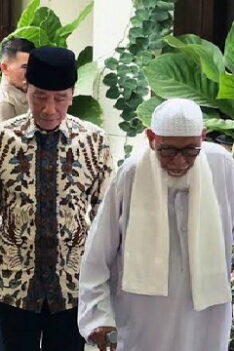 Jokowi Didatangi Abu Bakar Ba’asyir! Tak Hanya Jokowi, Prabowo Juga Dapat Nasihat dari Abu Bakar Ba’asyir