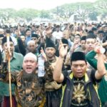 SIPJOS.COM - Alumni Lirboyo di Malang, Gelar Aksi Demo Tuntut Ijin Trans7 Di Cabut. Alumni Lirboyo Siap 'Gebuk' Trans7 di Jakarta