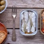 Bahaya makan sarden, jika terlalu sering bisa timbulkan ini. 5 Bahaya Tersembunyi di Balik Gurihnya Sarden Kalengan