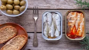 Bahaya makan sarden, jika terlalu sering bisa timbulkan ini. 5 Bahaya Tersembunyi di Balik Gurihnya Sarden Kalengan