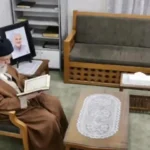 Foto Terakhir Ali Khamenei Ngaji Sebelum Wafat, Diambil 23 Menit Sebelum Serangan AS. Ali Khamenei Ngaji