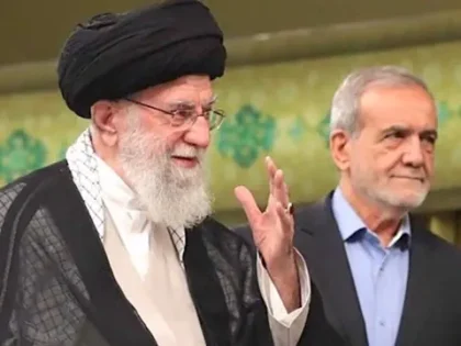 Mengapa Ayatollah Ali Khamenei Sering Gunakan Tangan Kiri? Ini Alasan Mengapa Ayatollah Khamenei Selalu Pakai Tangan Kiri