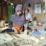 Perajin Tempe Pati Akhirnya Berangkat Haji Setelah 14 Tahun Menanti - Perajin Tempe Asal Pati Wujudkan Mimpi Naik Haji