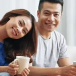 Orang yang Diam-Diam Mencintaimu Seringkali Menunjukkan 8 Perilaku Halus Ini Menurut Psikologi