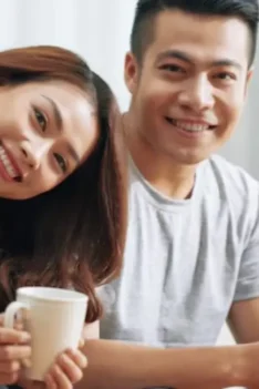 Orang yang Diam-Diam Mencintaimu Seringkali Menunjukkan 8 Perilaku Halus Ini Menurut Psikologi