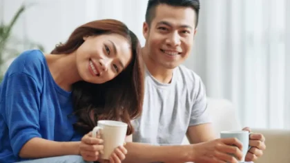 Orang yang Diam-Diam Mencintaimu Seringkali Menunjukkan 8 Perilaku Halus Ini Menurut Psikologi