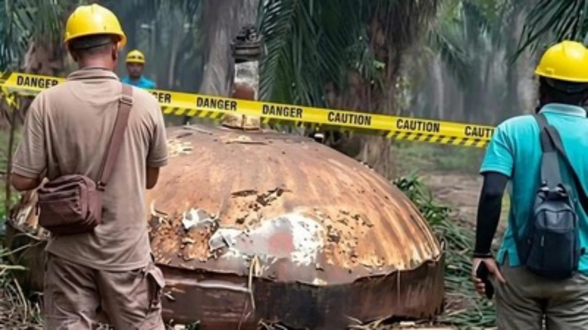 Misteri Benda Logam Raksasa di Kebun Sawit Kalimantan Terungkap Misteri Benda Logam Raksasa di Kebun Sawit Kalimantan Terungkap